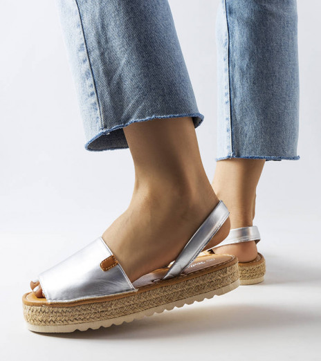 Stříbrné espadrilky na platformě Sadbera